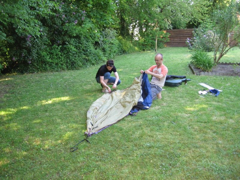 Cremaillere (08)..setting up the tent